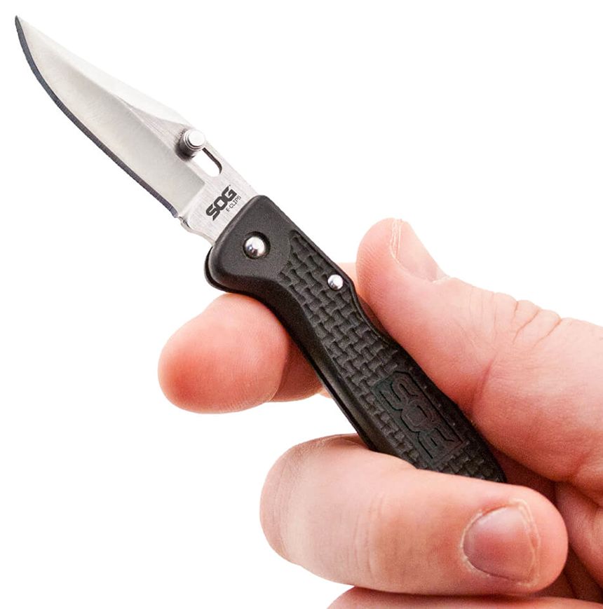 Il coltello a serramanico compatto SOG E-Clips pur avendo le dimensioni estremamente contenute, è un coltello affilatissimo a tutti gli effetti