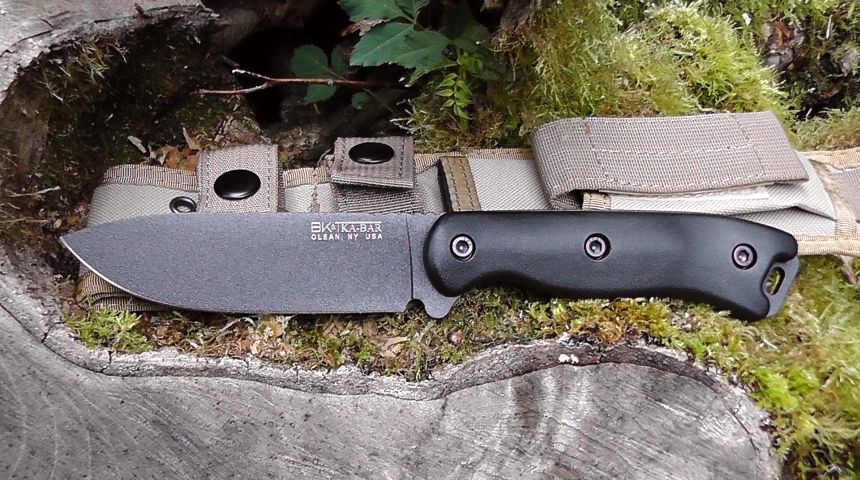Il coltello da campo KA-BAR BK16 Short Becker nel suo ambiente naturale