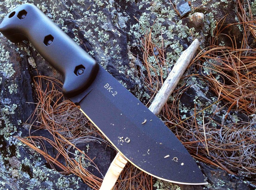 Il design estremamente pulito e molto “maschio” del coltello da campo KA-BAR BK2 Becker Campanion
