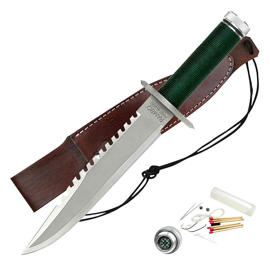 Il coltello Rambo 1 First Blood è accompagnato da un kit di sopravvivenza racchiuso nel manico, e da un fodero in cuoio