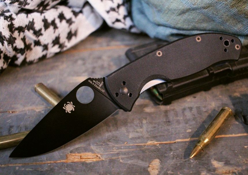 Il coltello tascabile Spyderco Tenacious C122GBBKP Black è il vostro compagno ideale di tutti i giorni