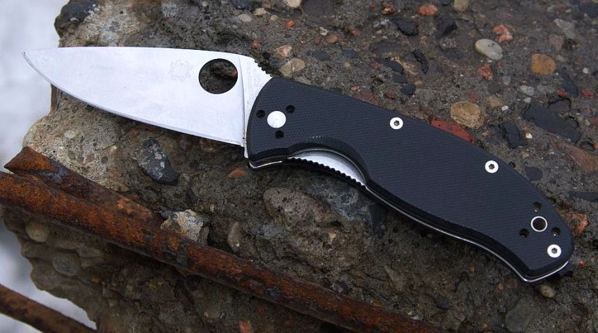 migliore coltello pieghevole tascabile a serramanico Spyderco Tenacious C122GP