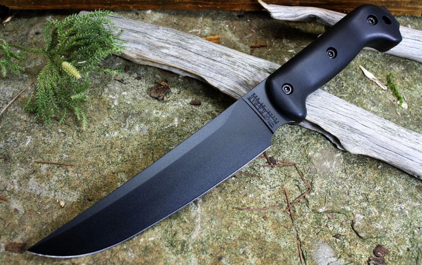 Il coltello da campo KA-BAR BK5 Becker Magnum Camp nel suo ambiente naturale